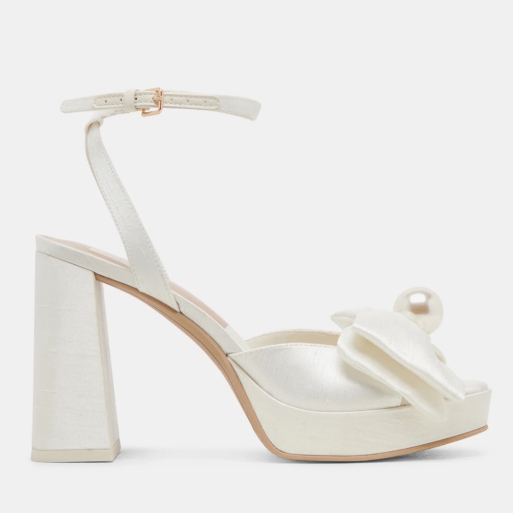 Dolce Vita Patton heel, ivory satin, size 5. NWT.
